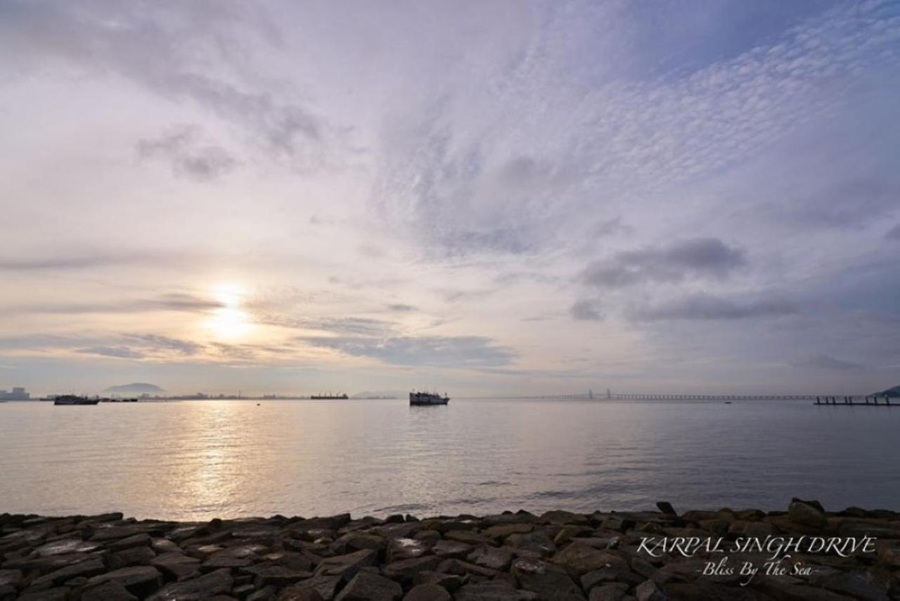 Maritime Luxury Suites George Town Exterior foto